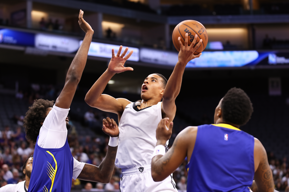 万博体育 - 路易斯维尔新星米卡尔·布朗 Jr.：夏季联赛首秀绽放 NBA 梦想 - 万博体育